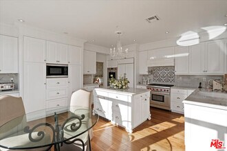3900 Hilton Head Way in Los Angeles, CA - Building Photo - Building Photo