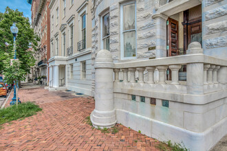 6 W Mount Vernon Pl in Baltimore, MD - Building Photo - Building Photo