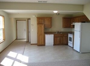 1645 SW Shelby Dr in Lee's Summit, MO - Building Photo - Building Photo