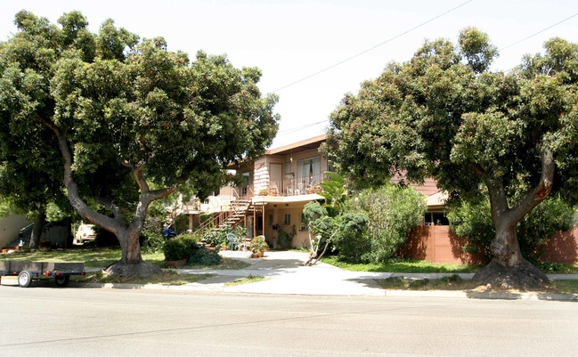 812-818 Olive Ave in Coronado, CA - Building Photo - Building Photo