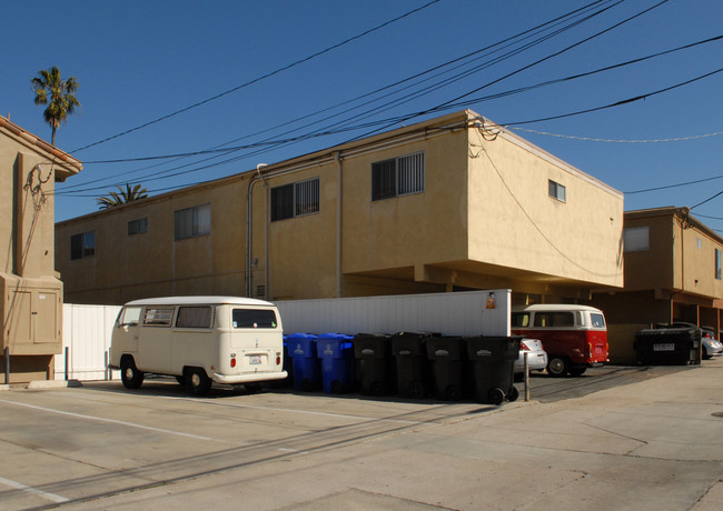 4945 Del Monte Ave in San Diego, CA - Foto de edificio - Building Photo