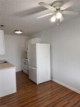 4629 Bayshore Dr in Naples, FL - Foto de edificio - Building Photo