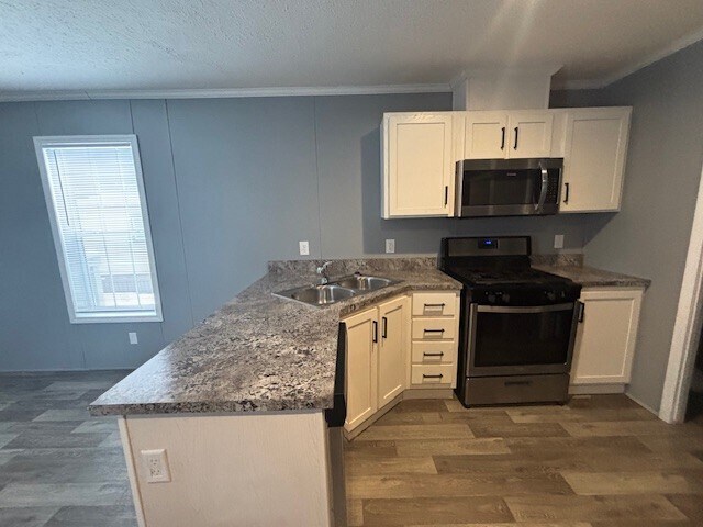 831 N Pontiac Trail in Walled Lake, MI - Building Photo - Building Photo