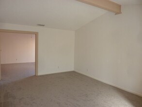 7974 Orchard Woods Cir in Sacramento, CA - Building Photo - Building Photo