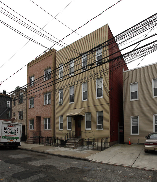 151 Hopkins Ave in Jersey City, NJ - Building Photo - Building Photo