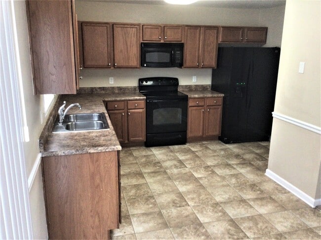 4030 Tarrant Trace Cir in High Point, NC - Foto de edificio - Building Photo