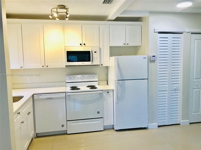 1949 Funston St in Hollywood, FL - Building Photo - Building Photo