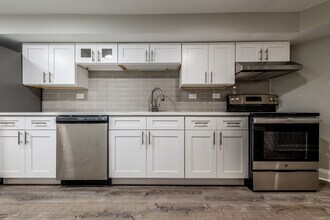 2249 W Taylor St, Unit G in Chicago, IL - Building Photo - Building Photo