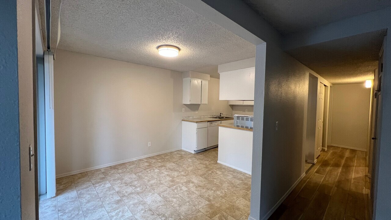 14801 132nd Ave E, Unit A in Puyallup, WA - Building Photo