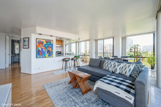 345 W Fullerton Pky, Unit 801 in Chicago, IL - Building Photo - Building Photo