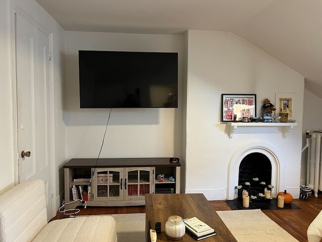 107 Charles St, Unit 5 in Boston, MA - Building Photo - Building Photo