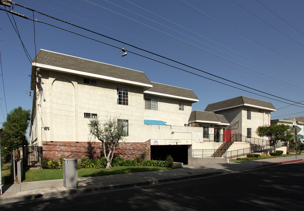 Kornblum Apartments in Hawthorne, CA - Building Photo