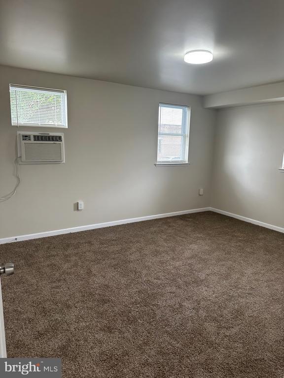 122 E Ridge Rd in Linwood, PA - Foto de edificio - Building Photo