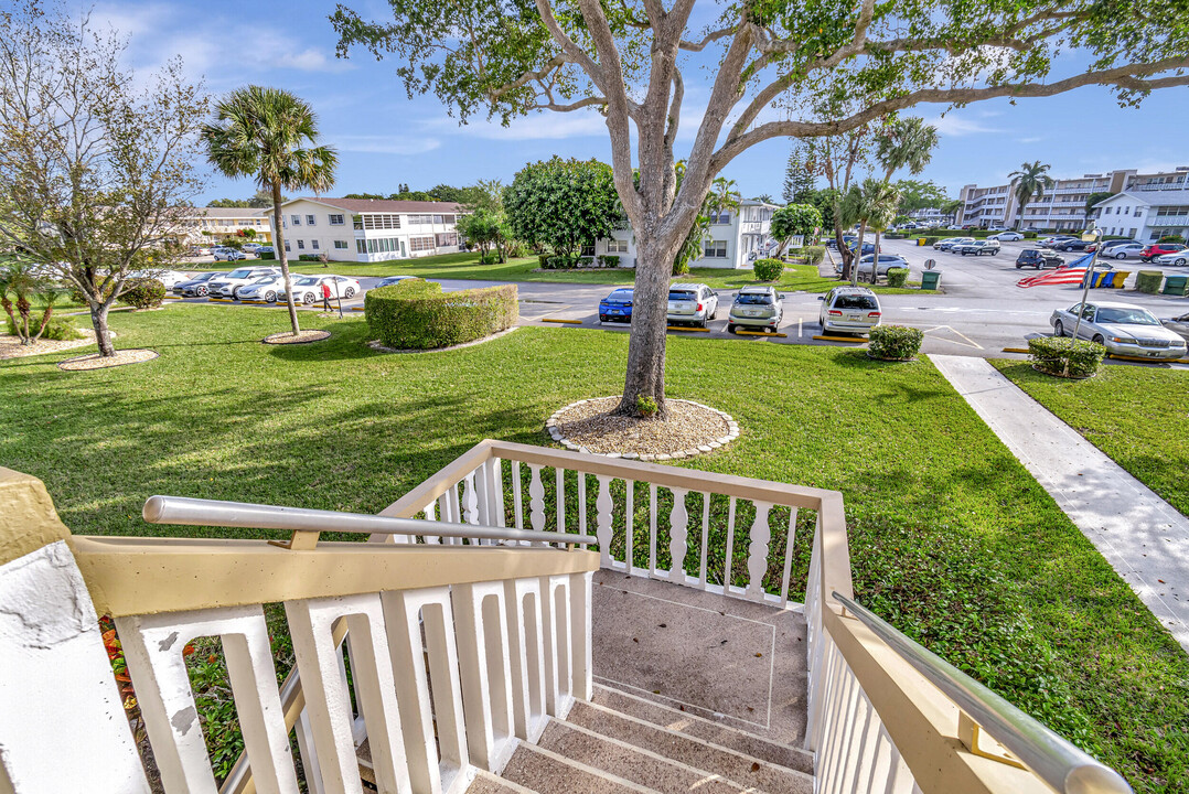 145 Bedford F in West Palm Beach, FL - Building Photo
