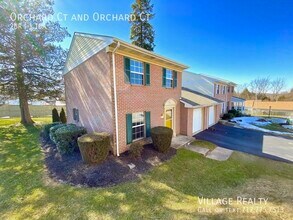 402 Orchard Ct in Red Lion, PA - Building Photo - Building Photo