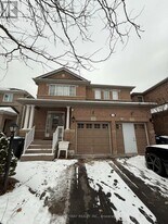 22 Waterdale Rd in Brampton, ON - Building Photo