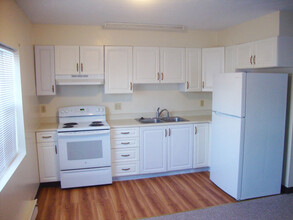 441 White Ln, Unit D in Mercer, PA - Building Photo - Building Photo