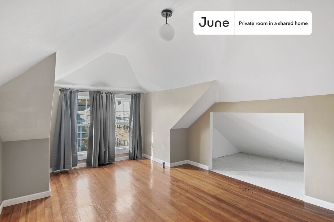 Private bedroom in 6 bed/2 bath Home in Boston, MA - Building Photo