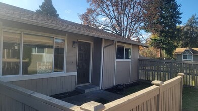 6910 S Madison St in Tacoma, WA - Foto de edificio - Building Photo