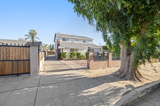 11840 Archwood St in Los Angeles, CA - Building Photo - Building Photo