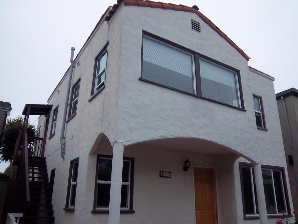445 34th St, Unit Upper in Manhattan Beach, CA - Foto de edificio