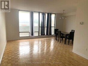 1 Massey Square in Toronto, ON - Building Photo - Building Photo