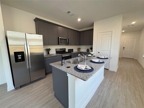 15145 Cyn Rpds Rd in Conroe, TX - Building Photo - Building Photo