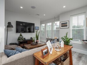 45 L St, Unit 10 in Boston, MA - Building Photo - Building Photo