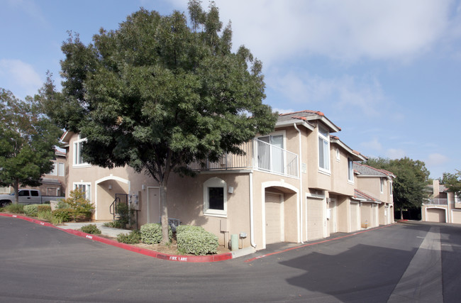 Le Provence at the Dominion in Fresno, CA - Foto de edificio - Building Photo