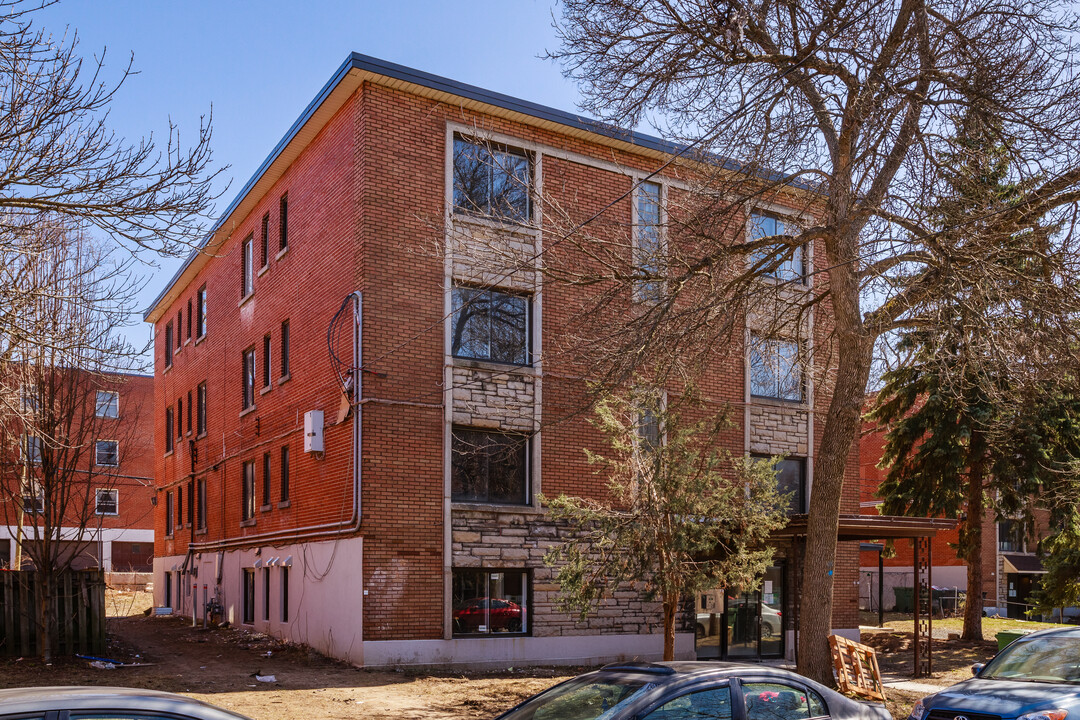 3350 Goyer St in Montréal, QC - Building Photo