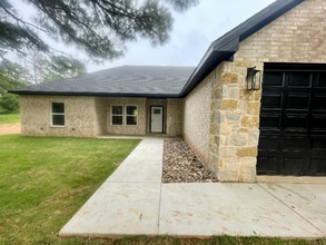 18291 Clear Lake Cir in Flint, TX - Building Photo - Building Photo