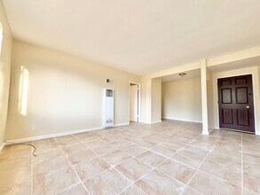 135 N Hillcrest Blvd in Inglewood, CA - Building Photo - Building Photo