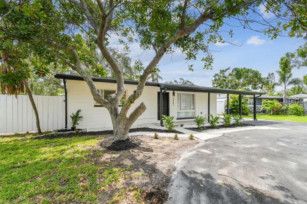 4461 Shore Acres Blvd NE in St. Petersburg, FL - Building Photo