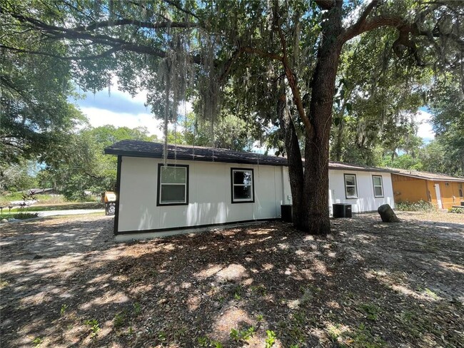 1105 Old S Dr in Lakeland, FL - Building Photo - Building Photo