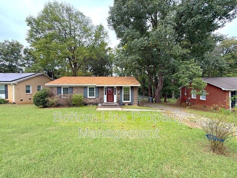 3432 Sargeant Dr in Charlotte, NC - Building Photo