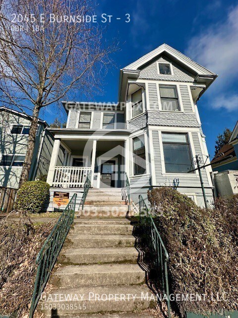 2045 E Burnside St-Unit -3 in Portland, OR - Building Photo - Building Photo