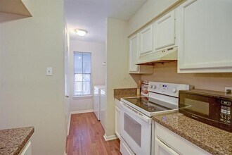 17401 Red Oak Dr, Unit Villas38 in Houston, TX - Building Photo - Building Photo