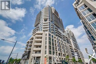 9201 Yonge St in Richmond Hill, ON - Building Photo