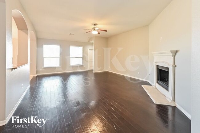 11114 Roundtable Dr in Tomball, TX - Foto de edificio - Building Photo