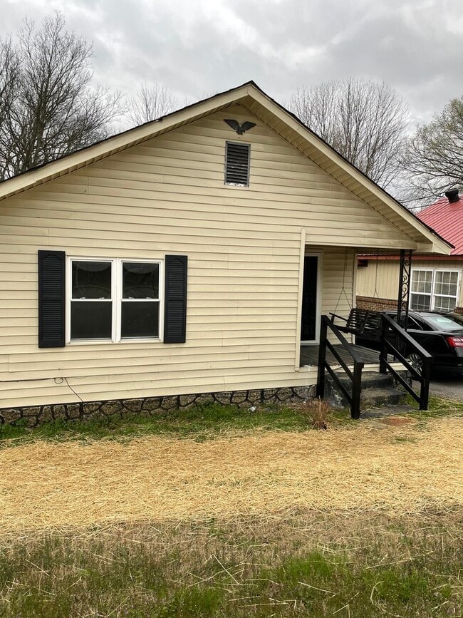447 W Eastland Ave
