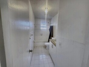 1728 NW 114th St in Miami, FL - Building Photo - Building Photo