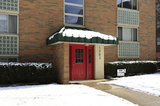 Oxford Hall in Cleveland, OH - Foto de edificio - Building Photo