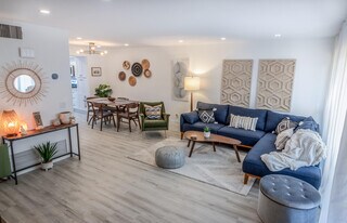 2415 Los Patos Dr in Palm Springs, CA - Building Photo