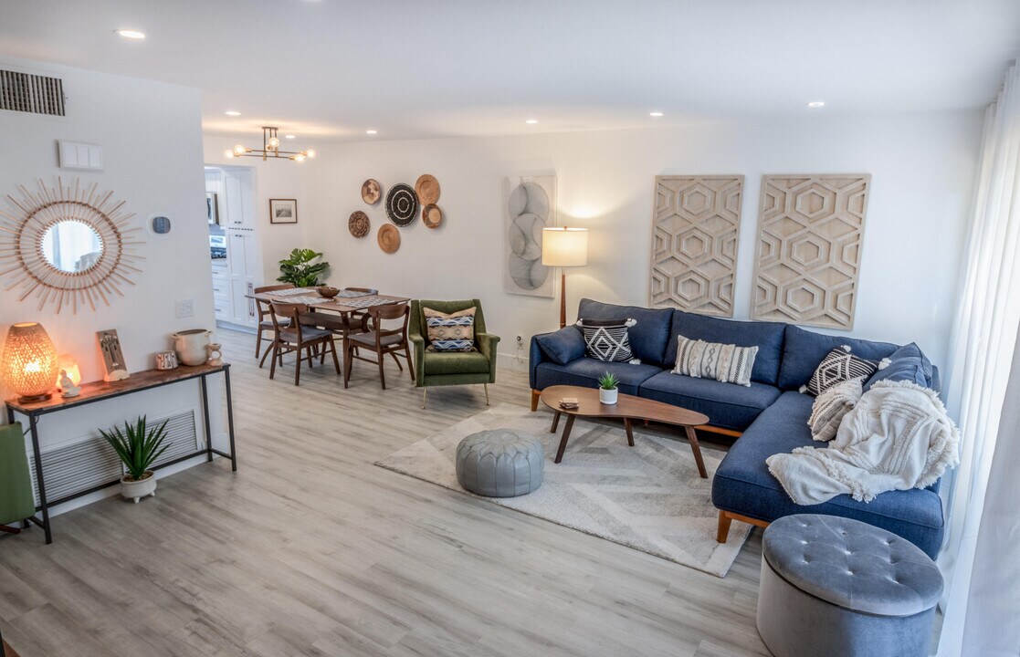 2415 Los Patos Dr in Palm Springs, CA - Building Photo