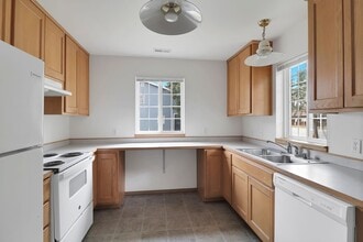 698 NW Paragon Pl in Oak Harbor, WA - Building Photo - Building Photo