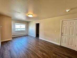 Hilltop Apartments in Tacoma, WA - Building Photo - Interior Photo