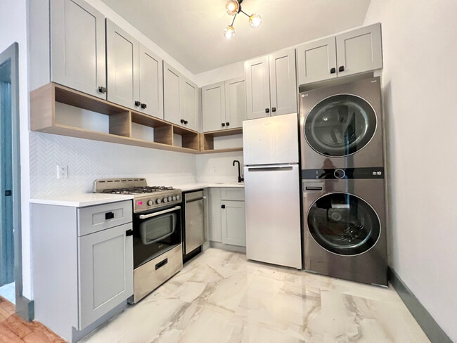 52 Monitor St in Brooklyn, NY - Foto de edificio - Building Photo