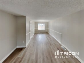 15714 NE 42nd St in Vancouver, WA - Foto de edificio - Building Photo