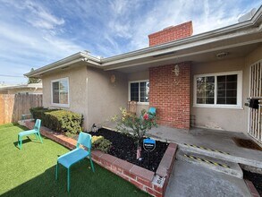 5223-5225 E Falls View Dr in San Diego, CA - Building Photo - Building Photo