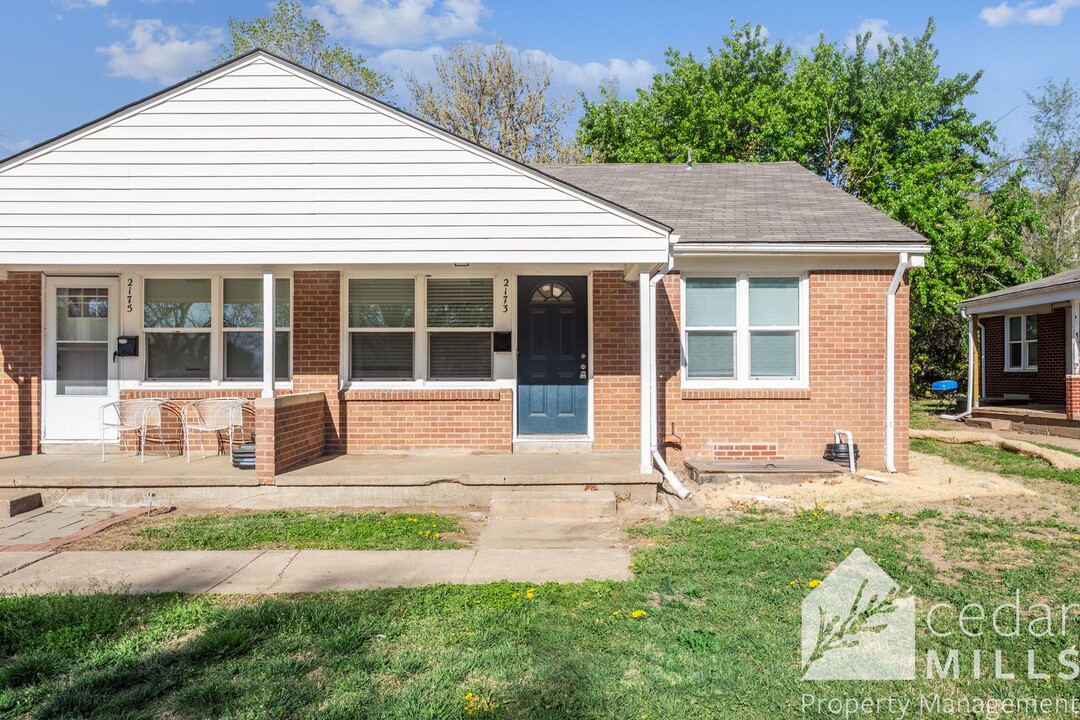 2173 S Old Manor Rd in Wichita, KS - Building Photo